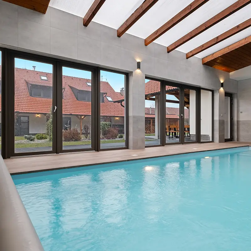 Chalupa u Rašovských - krytý bazén s výhledem do zahrady